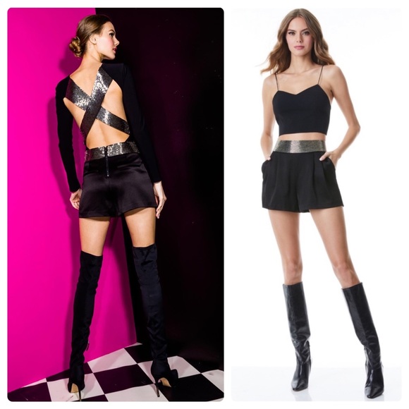 ALICE + OLIVIA Conry Embellished Waist Short - Picture 1 of 12